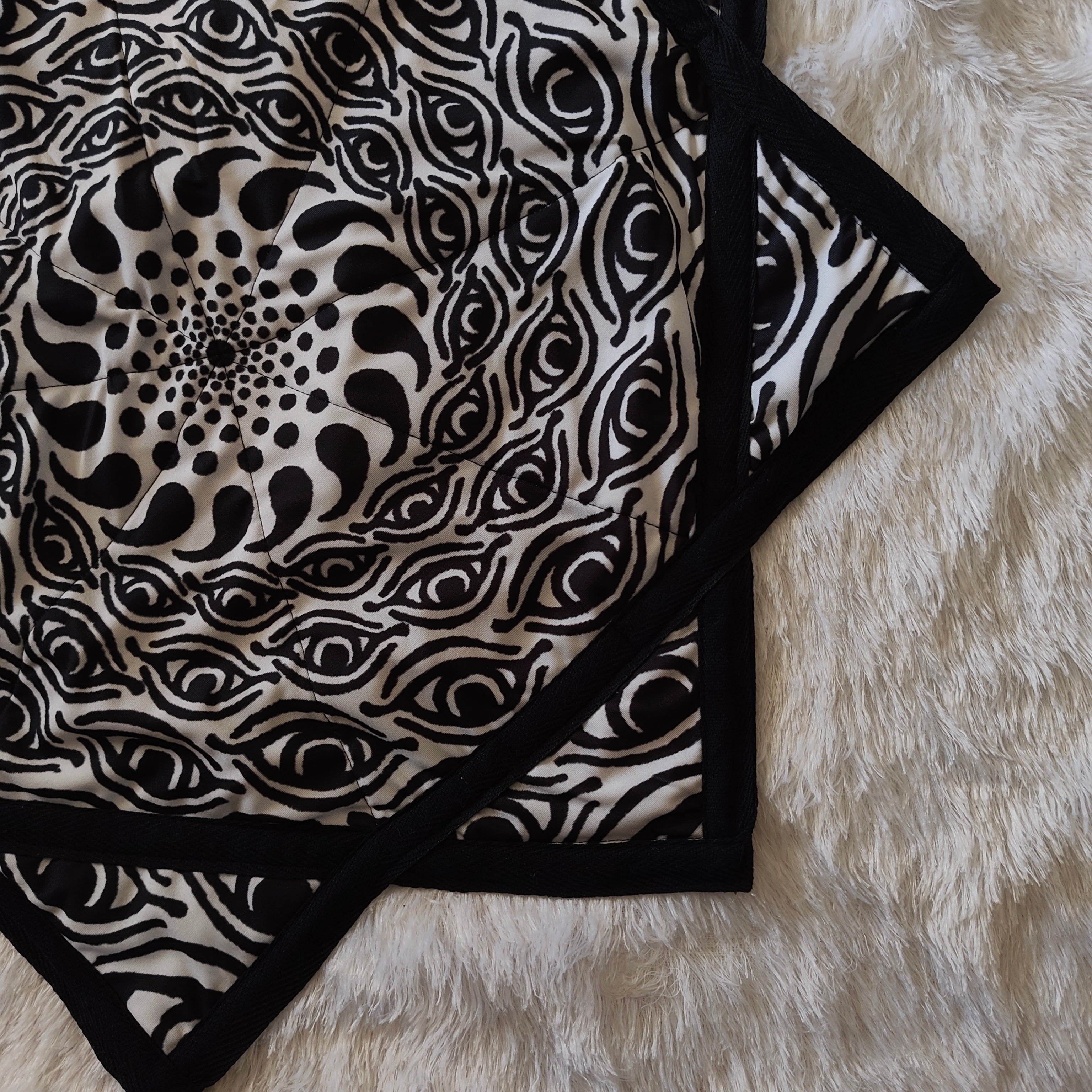 Black Eyes Dapostar l Neon Spinning Cloth