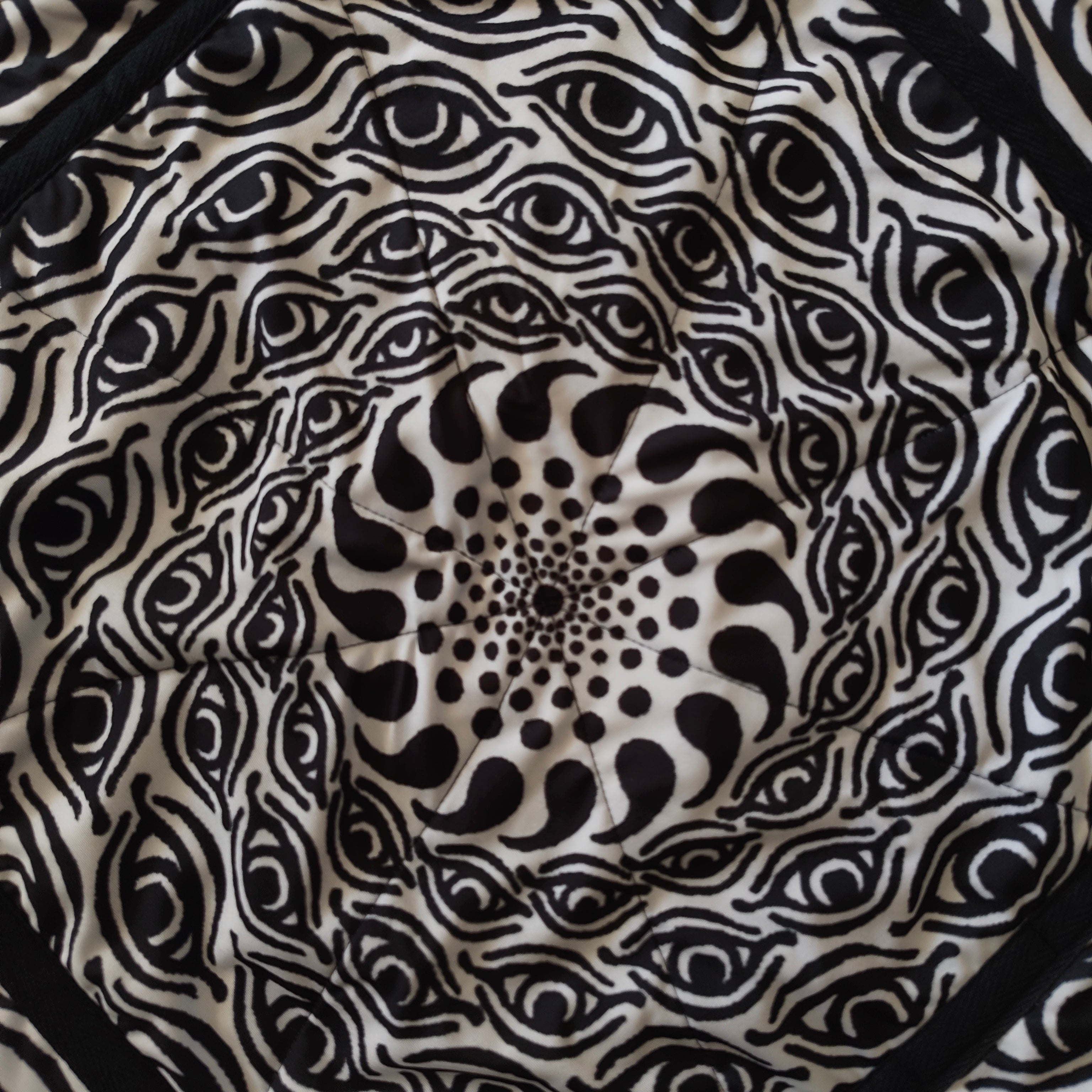 Black Eyes Dapostar l Neon Spinning Cloth